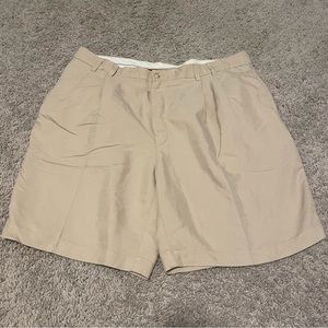 Turnbury khaki shorts tan sz 40